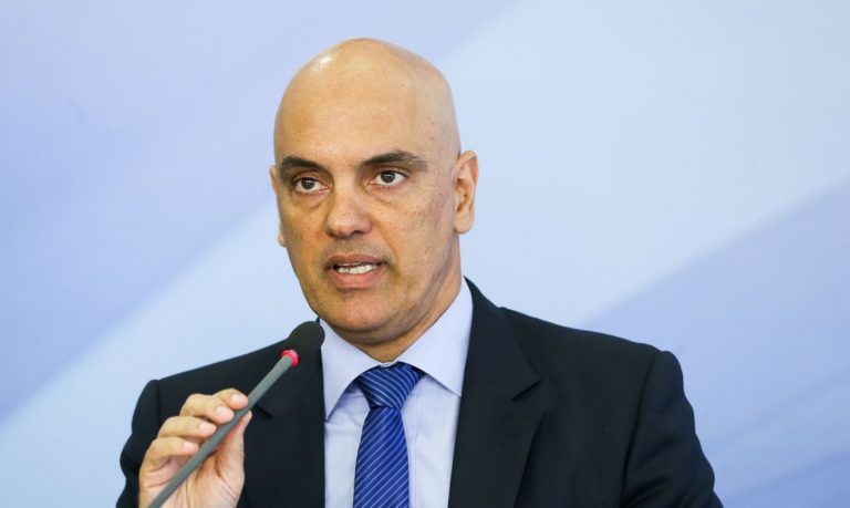 Bolsonaro ri ao ouvir que Marques será relator do pedido de impeachment de Moraes