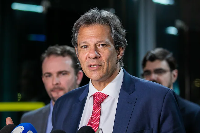 ‘Efeitos macroeconômicos estão superados, apesar do drama humano’, diz Haddad sobre RS