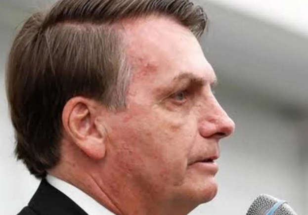 Bolsonaro ameaça desistir da vida política caso continue inelegível até 2026